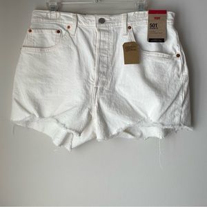Levi’s Cutoff 501 Distressed Hem White Buttonfly Shorts Size 32
